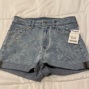 BRAND NEW WITH TAG! American Eagle Outfitters super high rise shortie shorts
